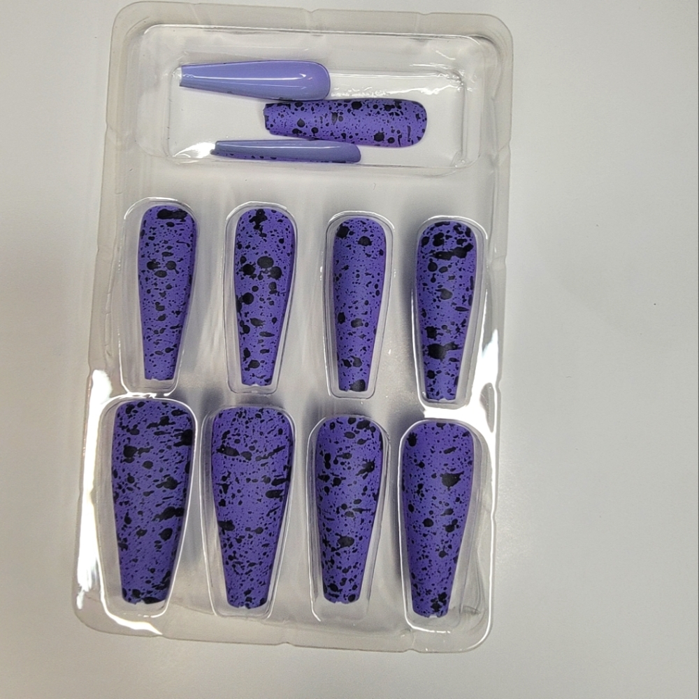 Press on Nails *Free with purchase*